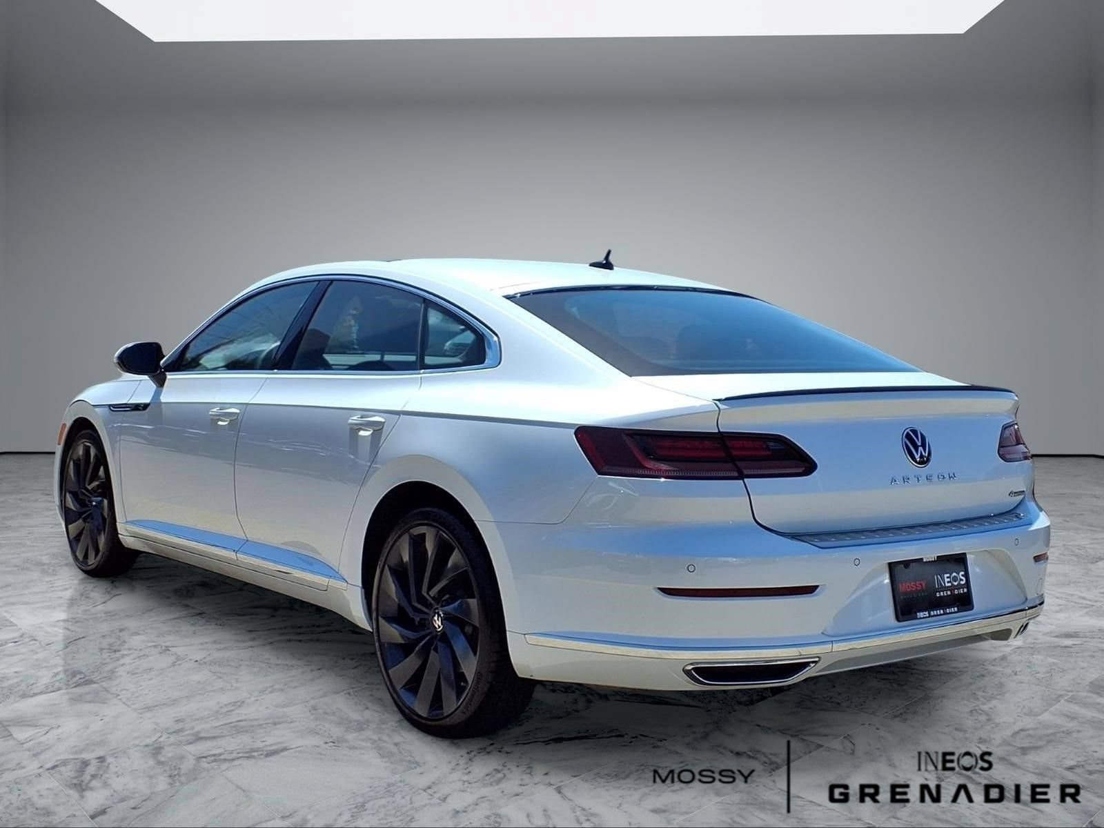 Used 2023 Volkswagen Arteon SEL AWD/4WD image 2