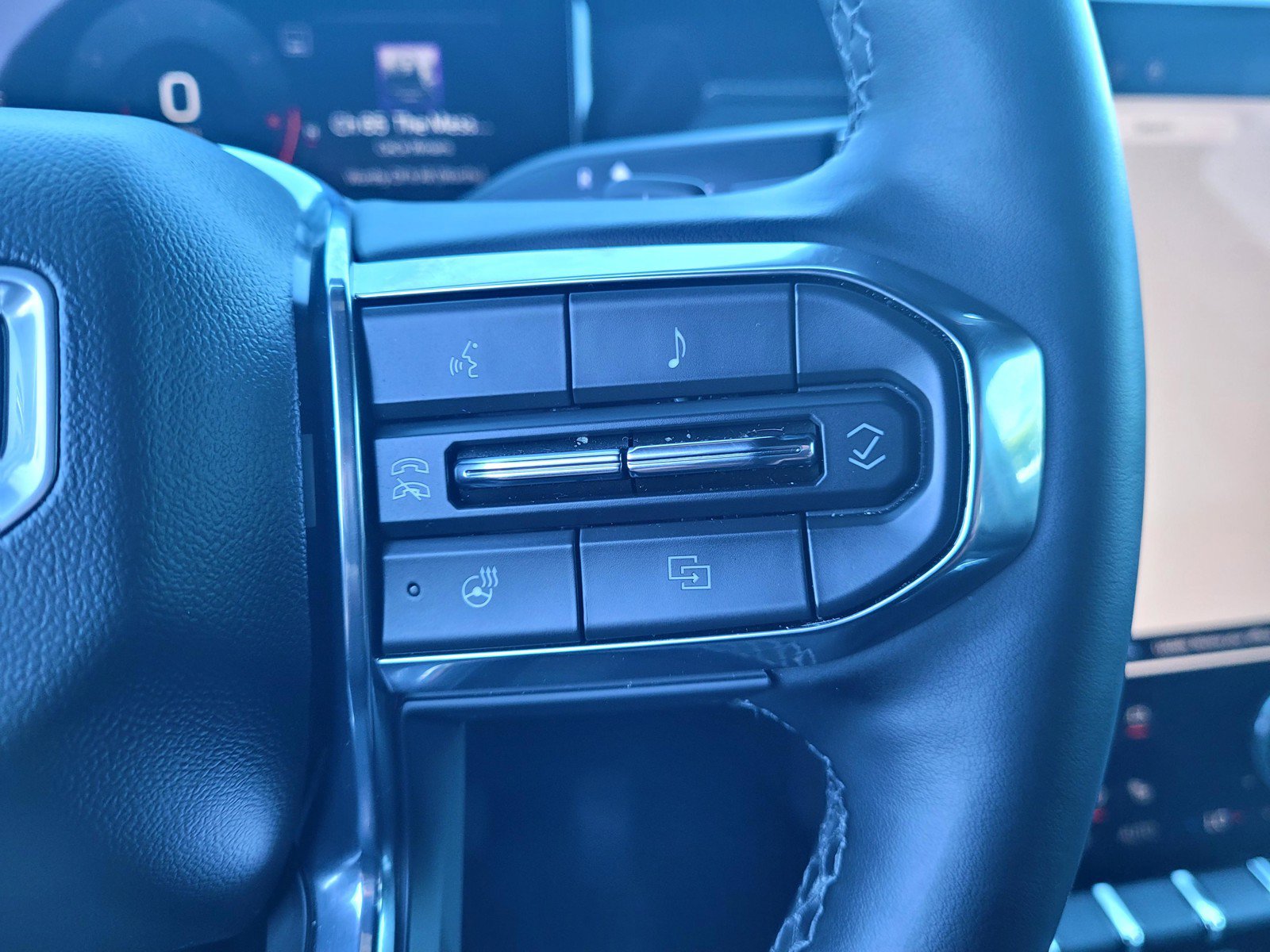 Used 2025 GMC Acadia Elevation FWD image 22