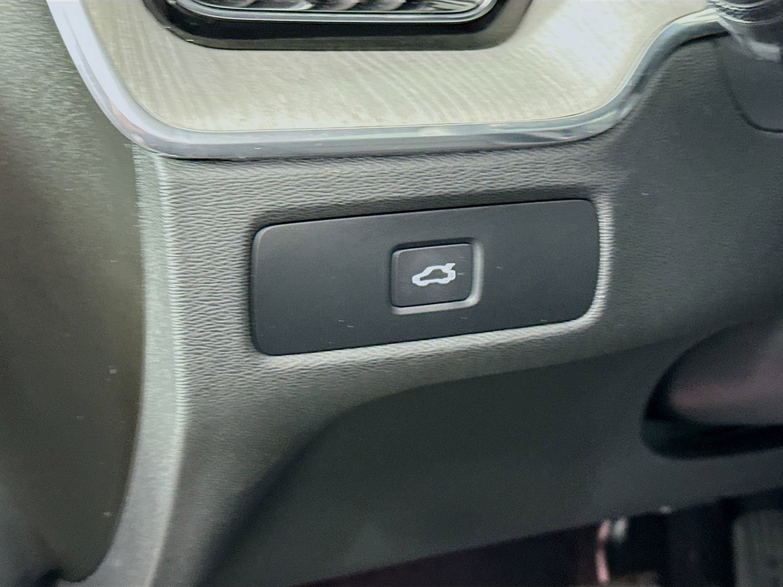 Used 2025 Volvo XC60 B5 Plus image 10