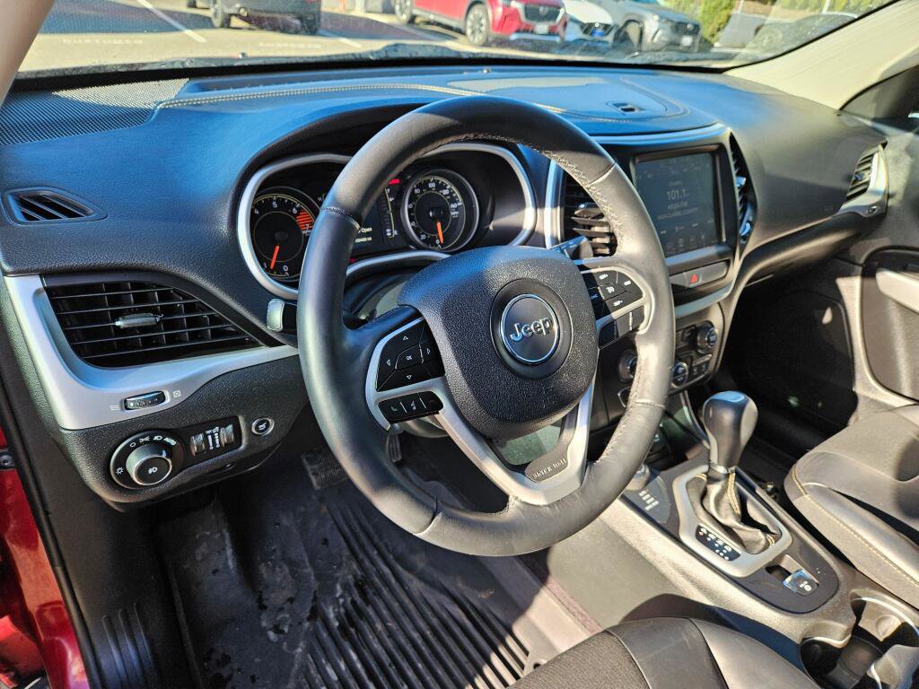 Used 2018 Jeep Cherokee Latitude Plus w/ Comfort/Convenience Group image 21