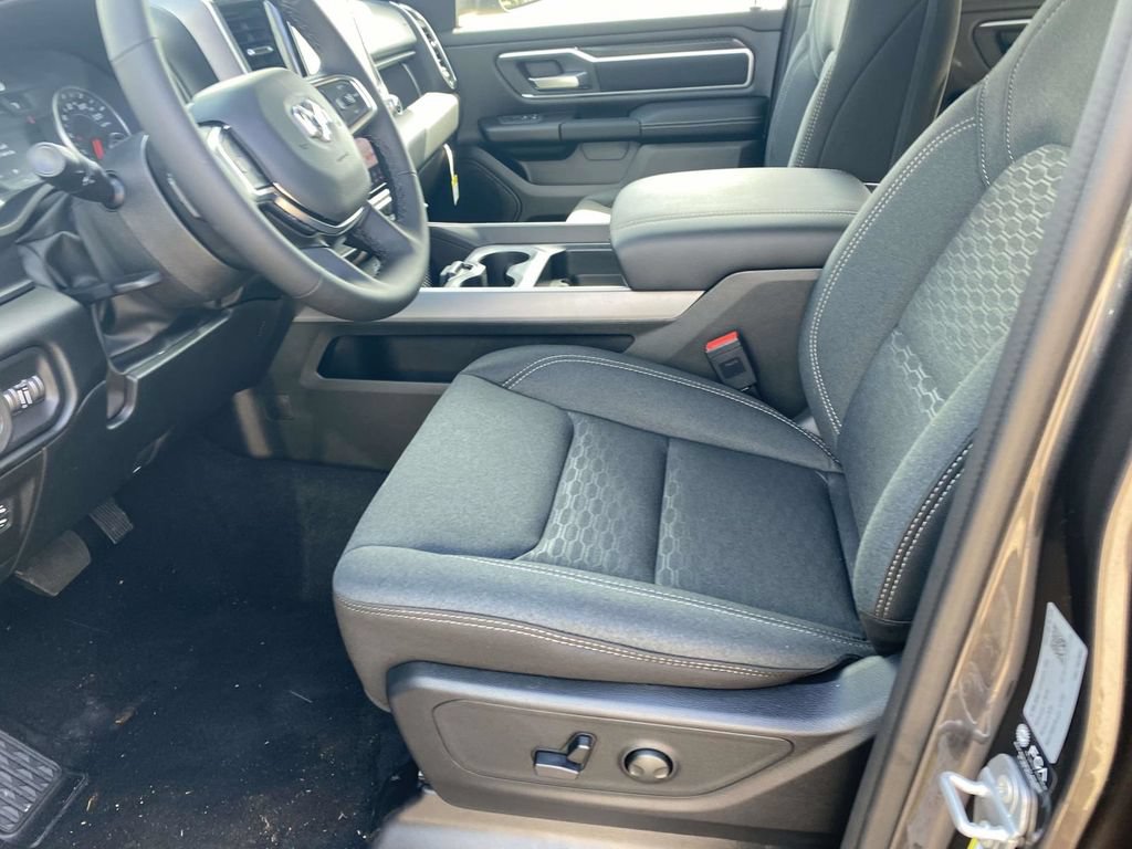 New 2026 RAM 1500 Big Horn AWD/4WD image 13