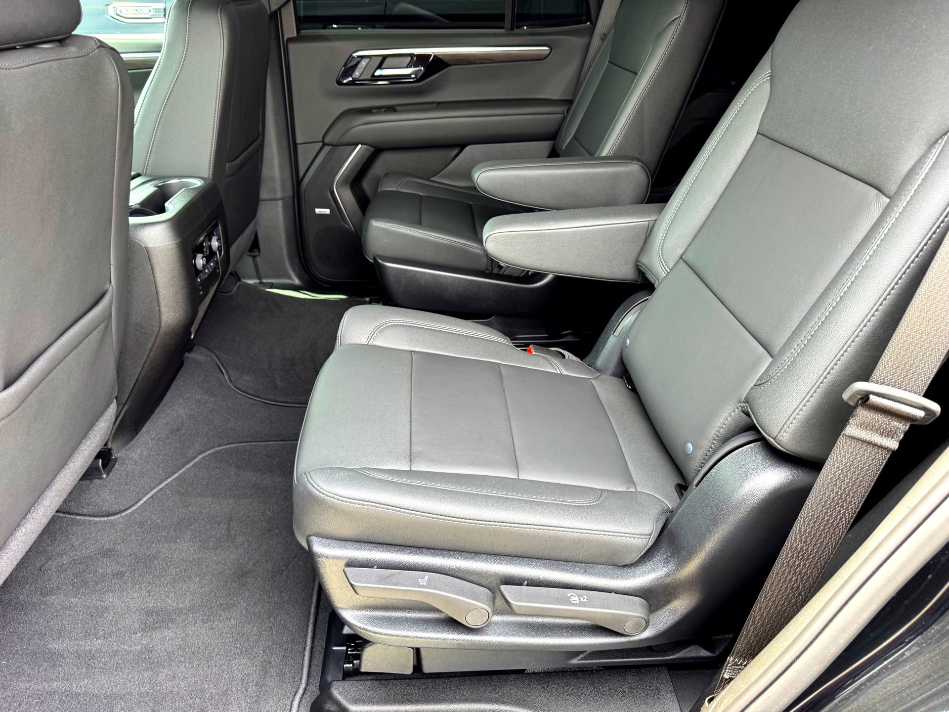 Used 2025 Chevrolet Tahoe Z71 w/ Comfort Package image 22