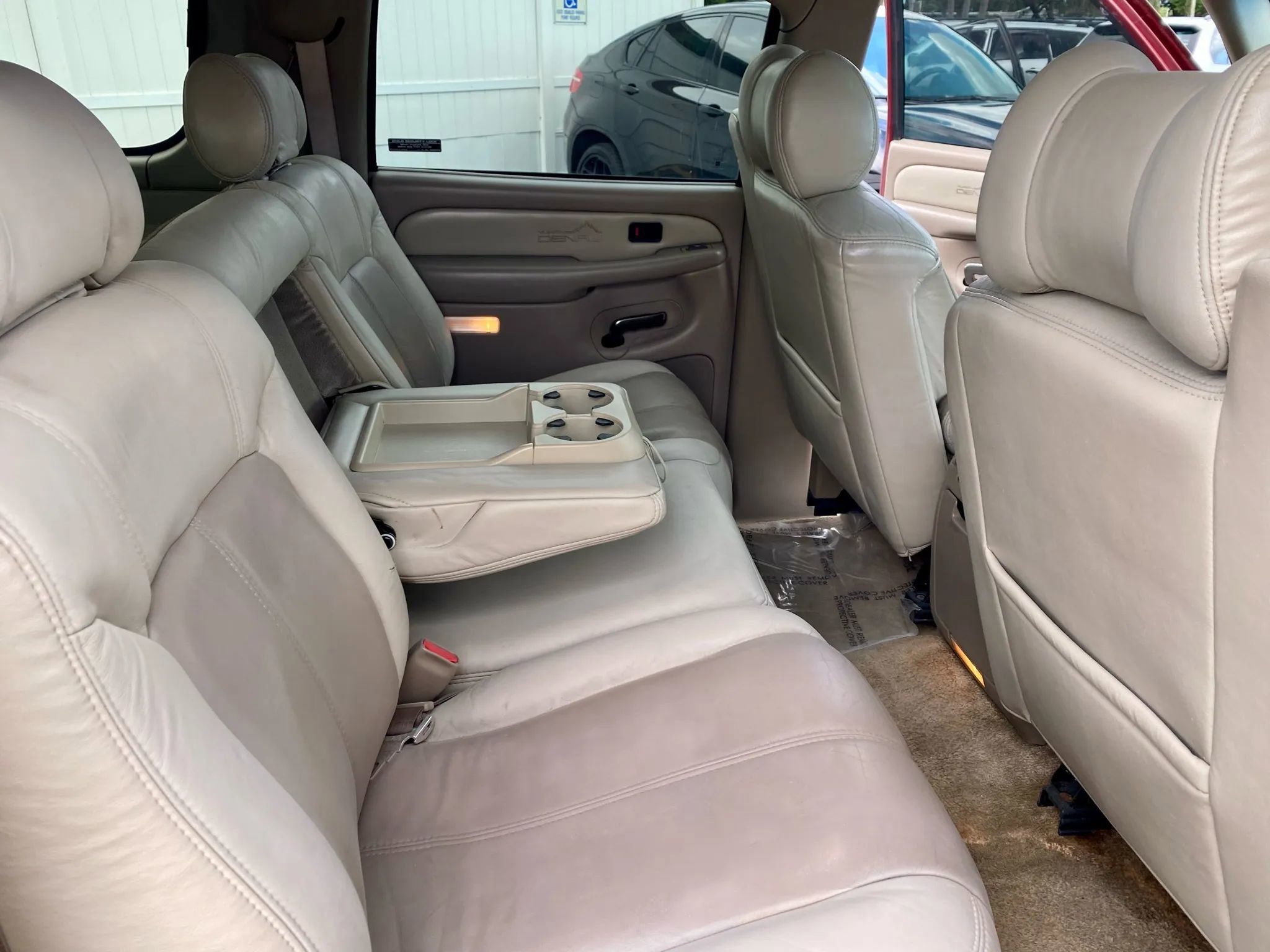 Used 2002 GMC Yukon XL Denali image 4