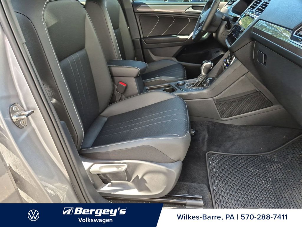 Certified 2024 Volkswagen Tiguan SE R-Line AWD/4WD image 36