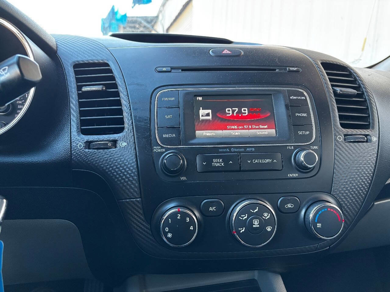 Used 2014 Kia Forte EX image 16