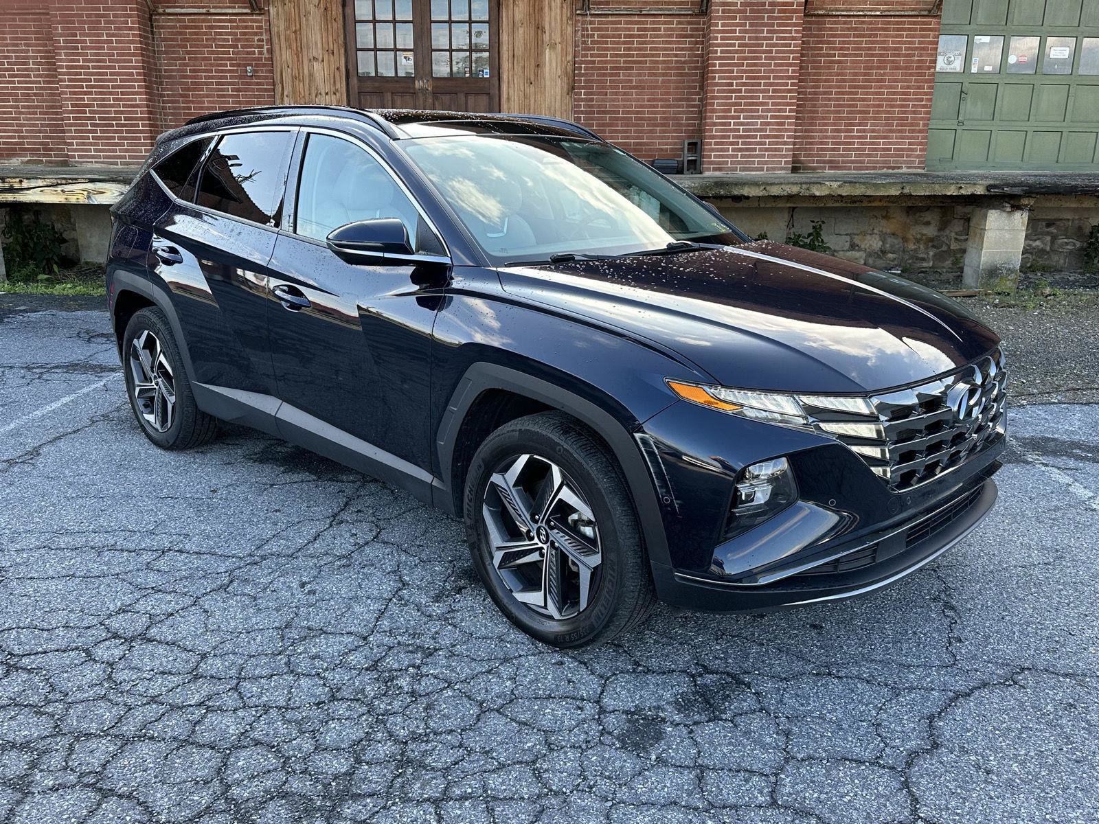 Certified 2023 Hyundai Tucson Limited AWD/4WD image 2