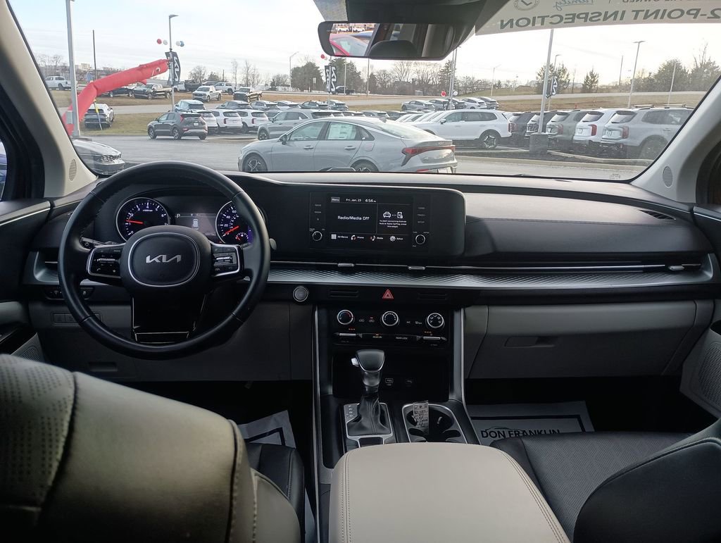 Used 2024 Kia Carnival LX image 10