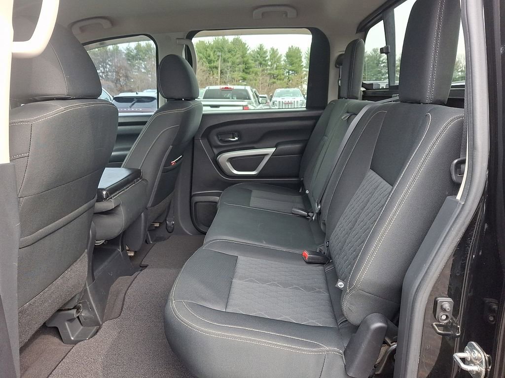 Used 2017 Nissan Titan SV image 10