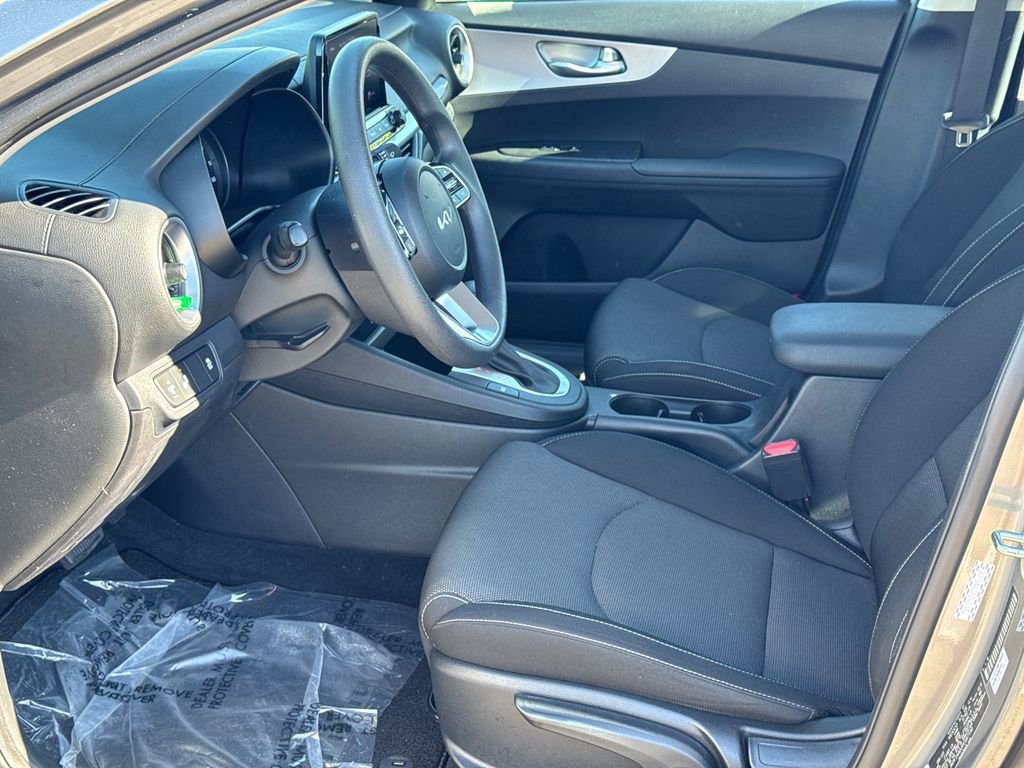 Used 2023 Kia Forte LXS w/ LXS Technology Package FWD image 9