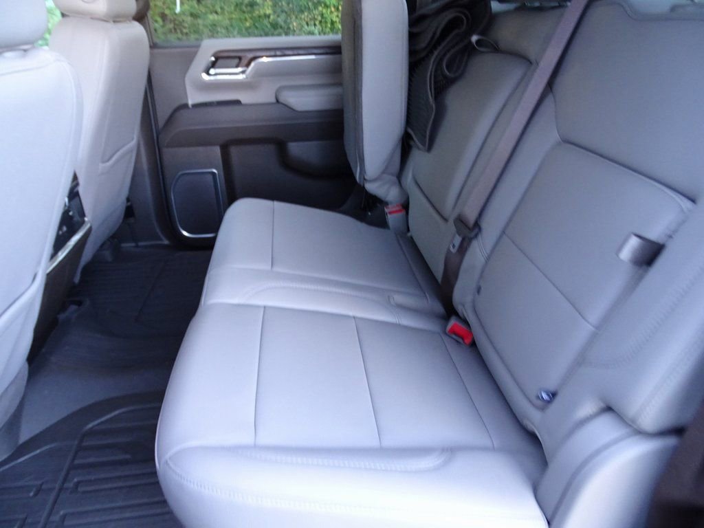 Used 2024 GMC Sierra 2500 SLT w/ SLT Convenience Package image 8