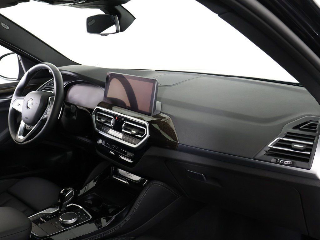 Used 2025 BMW X4 xDrive30i image 32