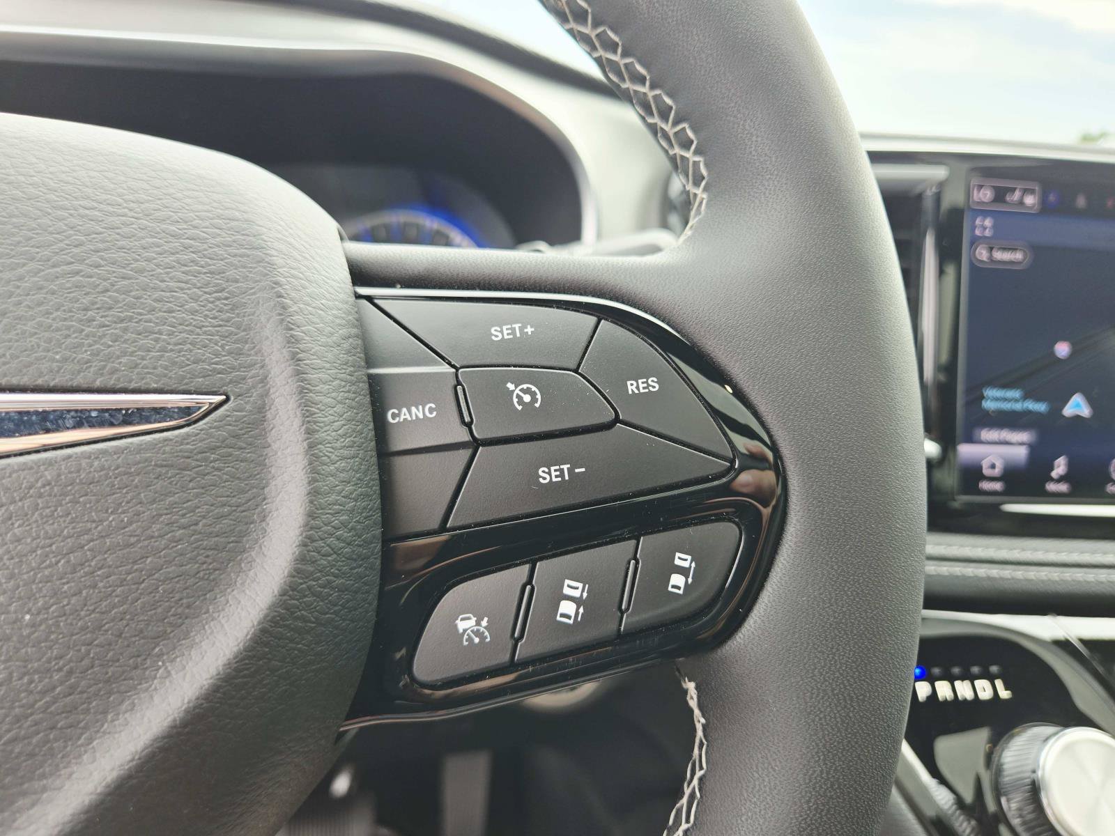 Used 2024 Chrysler Pacifica Limited w/ S Appearance Package FWD image 24