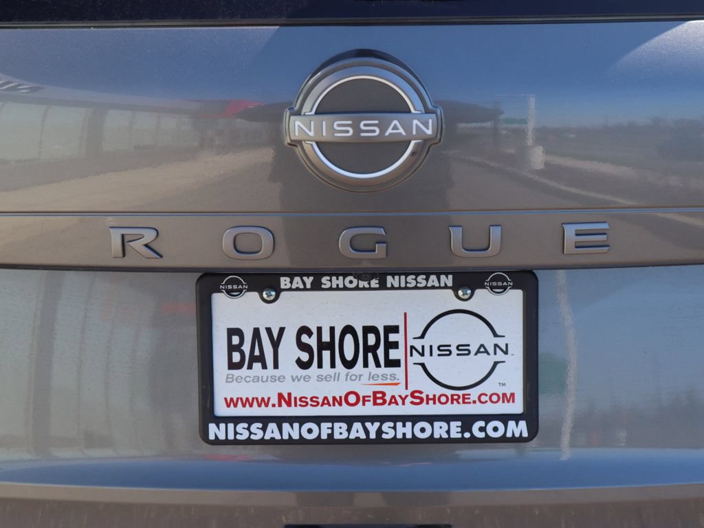 Certified 2025 Nissan Rogue SV w/ SV Premium Package AWD/4WD image 31