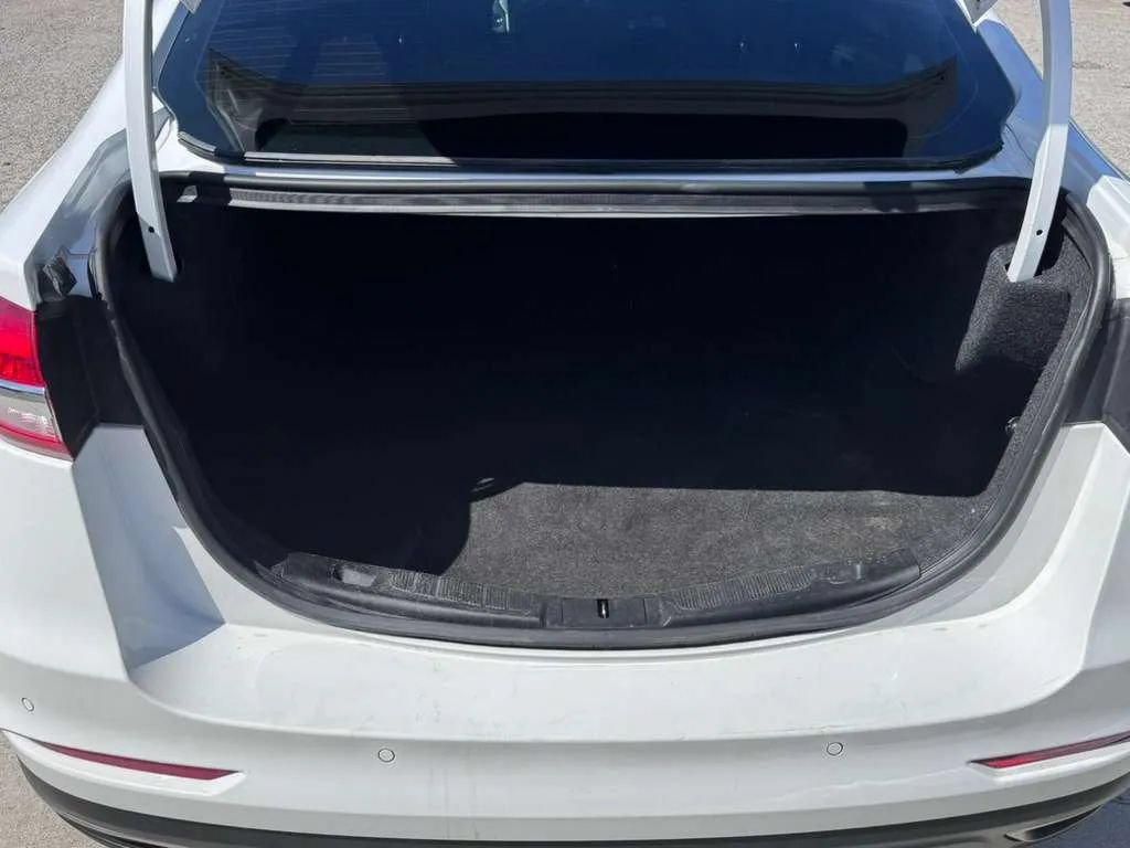 Used 2019 Ford Fusion SE AWD/4WD image 9