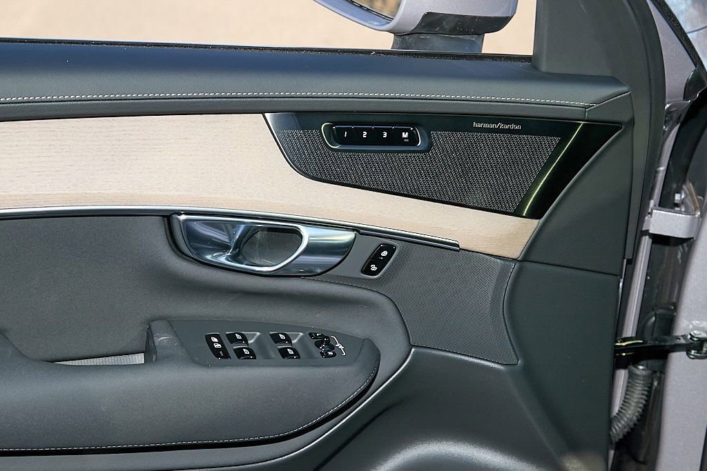 New 2026 Volvo XC90 B6 Plus w/ Protection Package image 10