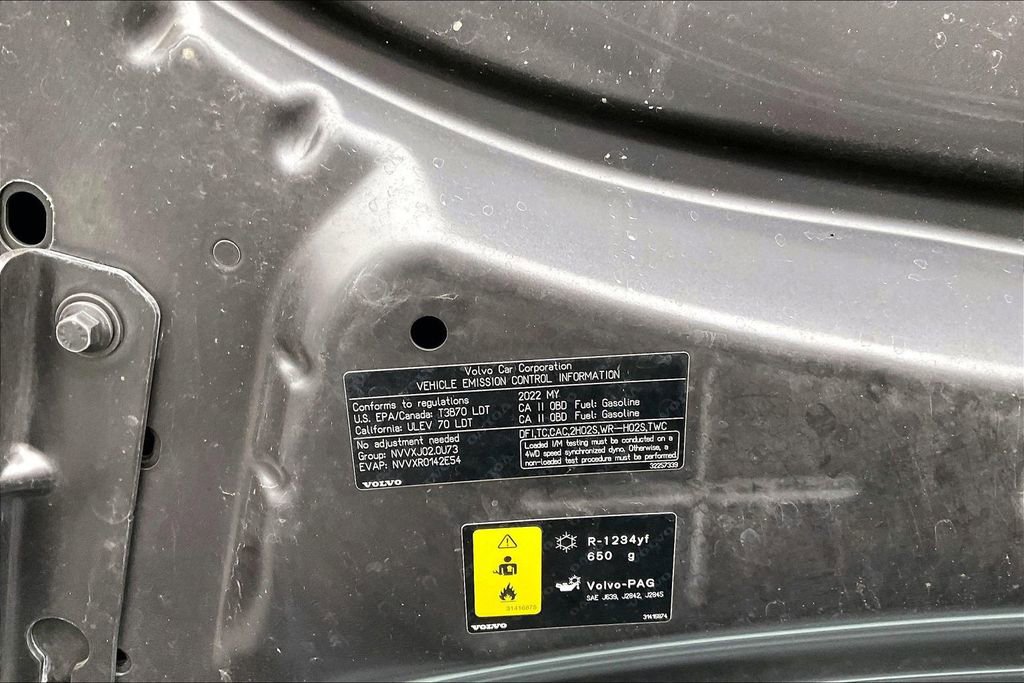 Used 2022 Volvo XC60 B5 Momentum w/ Climate Package image 31