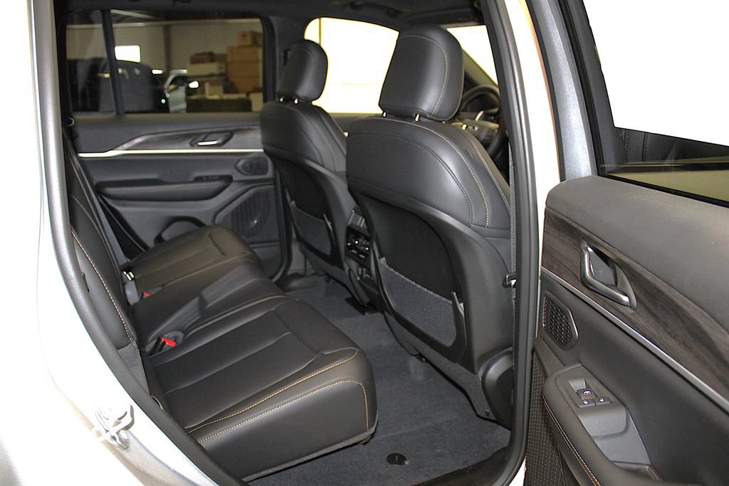 New 2026 Jeep Grand Cherokee Limited AWD/4WD image 35