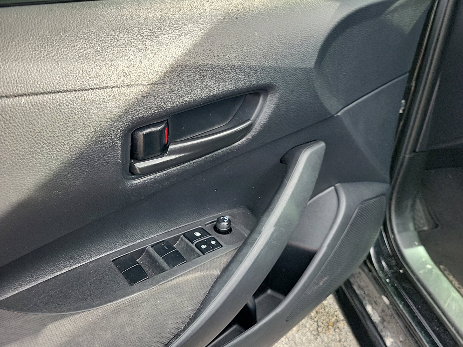 Used 2024 Toyota Corolla LE FWD image 19