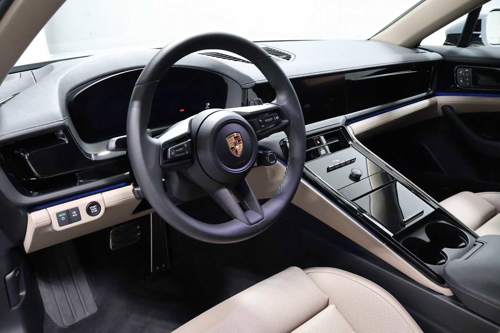 Certified 2025 Porsche Panamera 4 AWD/4WD image 4