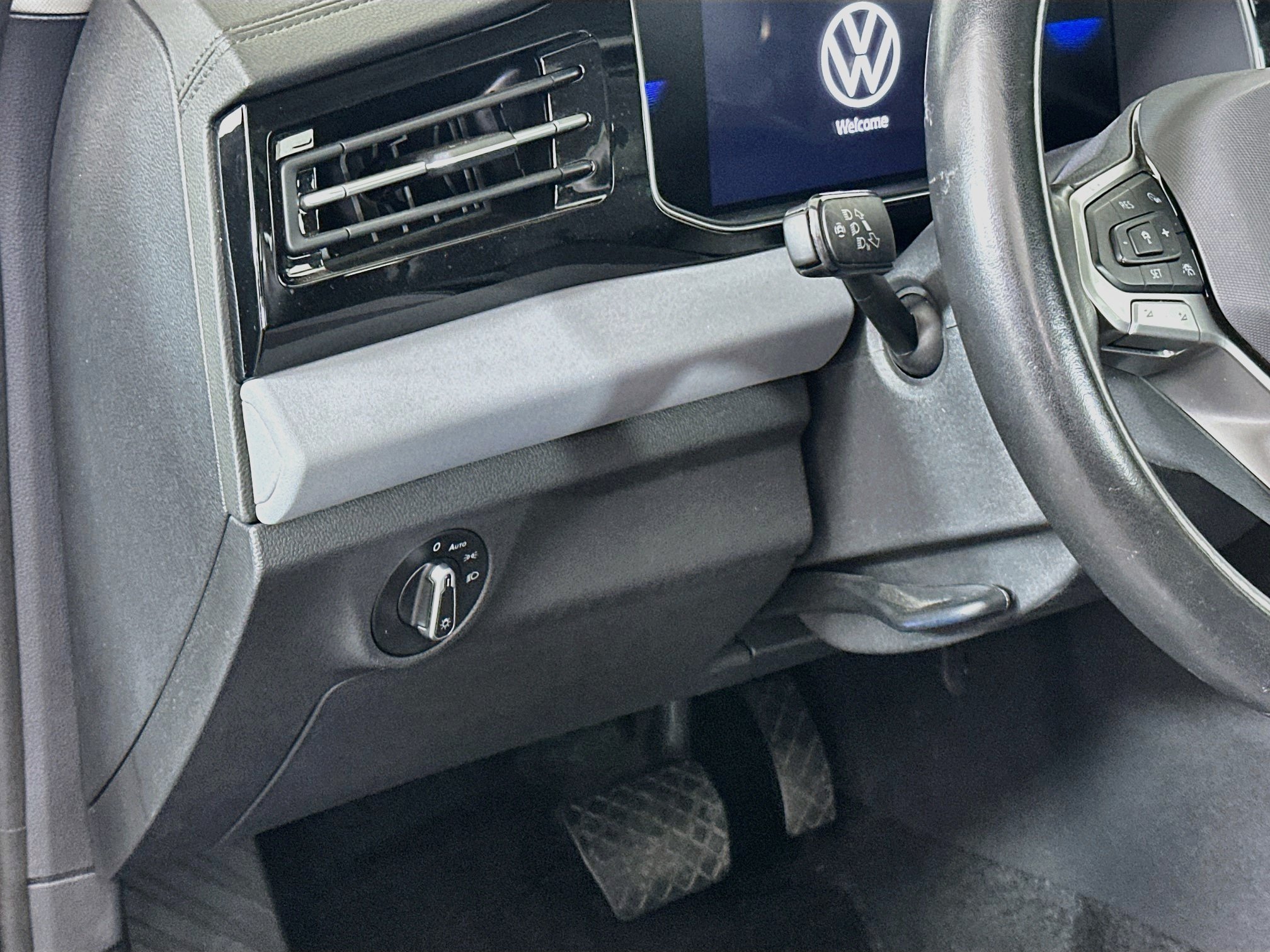 Used 2025 Volkswagen Jetta SE FWD image 17