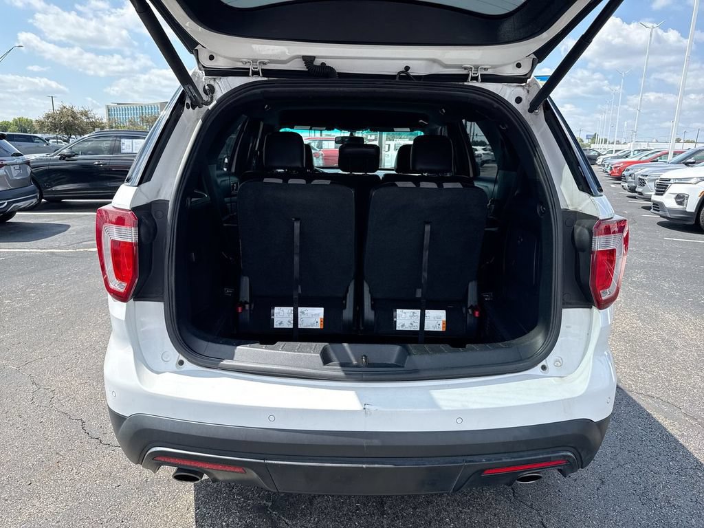 Used 2017 Ford Explorer XLT w/ Equipment Group 202A FWD image 24