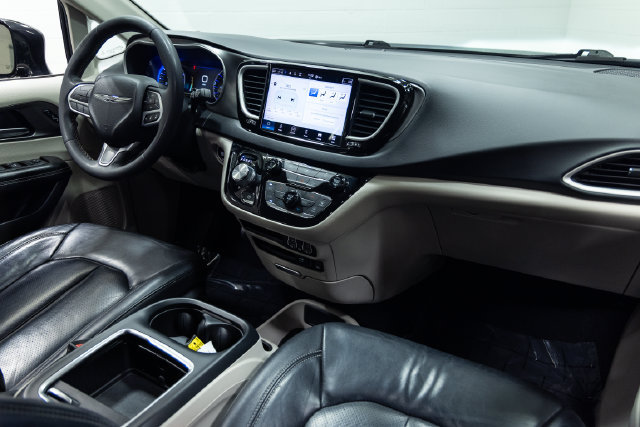 Used 2022 Chrysler Pacifica Touring-L FWD image 26