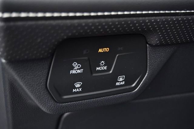 New 2026 Volkswagen Atlas Cross Sport SE image 11