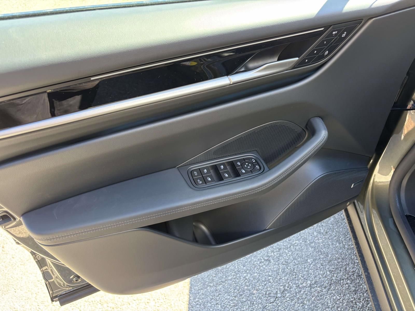 New 2026 Porsche Macan 4 Electric image 23