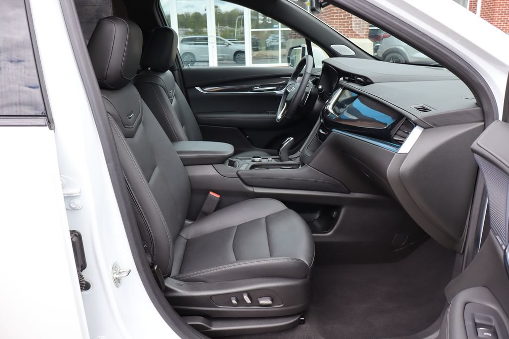 Certified 2024 Cadillac XT6 Sport w/ LPO, Floor Liner Package AWD/4WD image 52