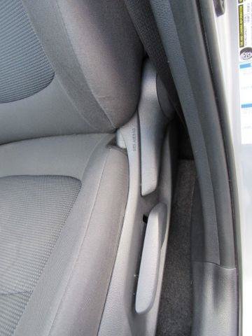 Used 2021 Toyota RAV4 LE AWD/4WD image 16