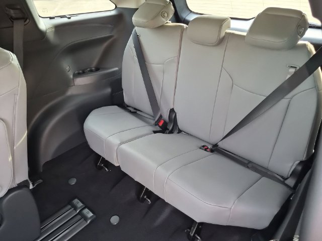 Certified 2026 Toyota Sienna XLE FWD image 25
