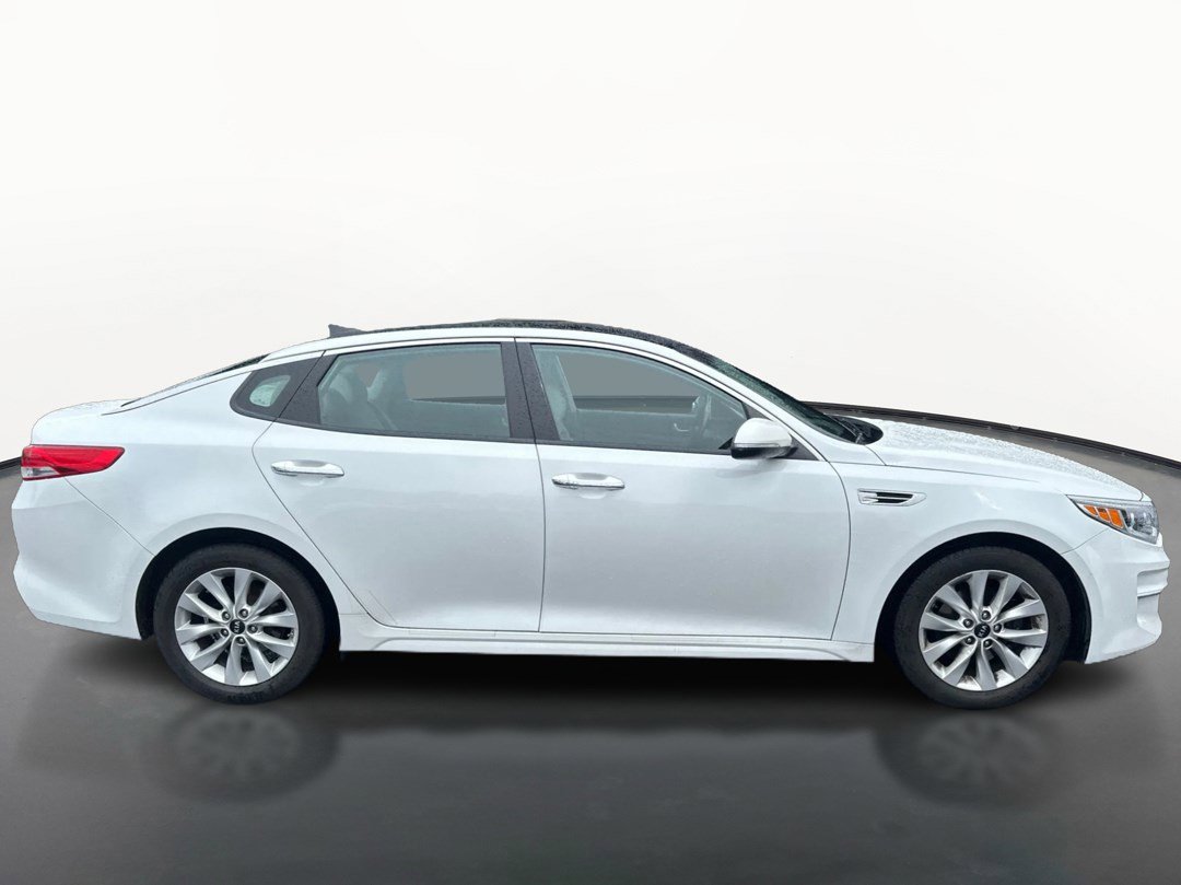Used 2016 Kia Optima EX w/ Premium Package FWD image 2