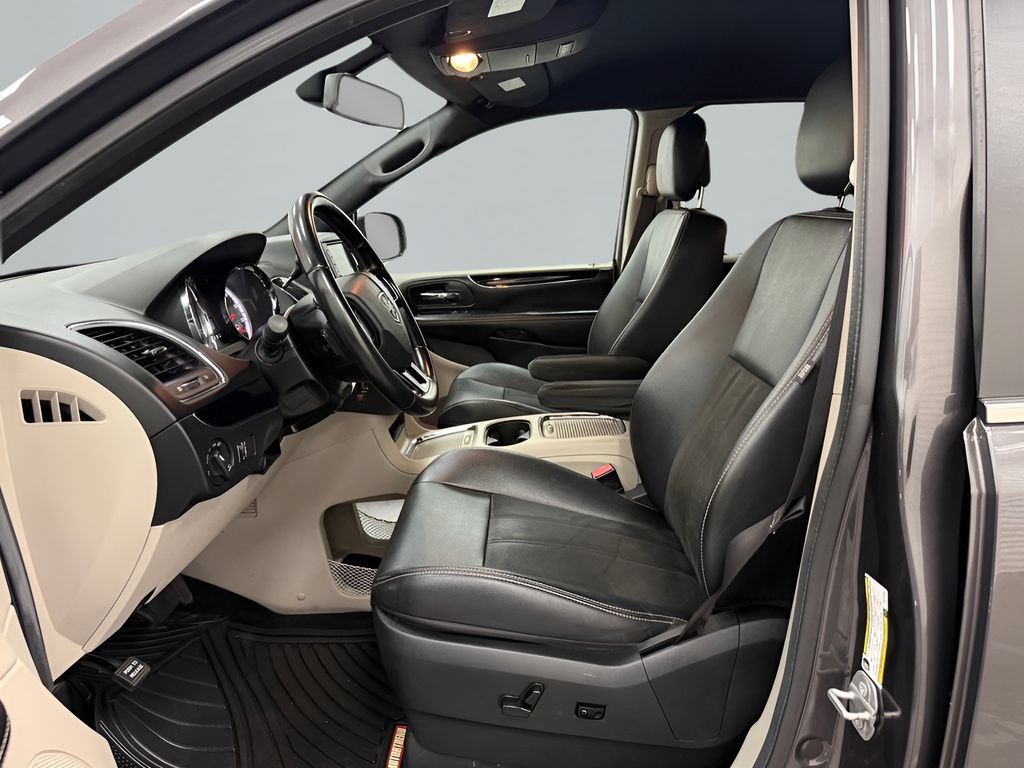 Used 2019 Dodge Grand Caravan SXT FWD image 11