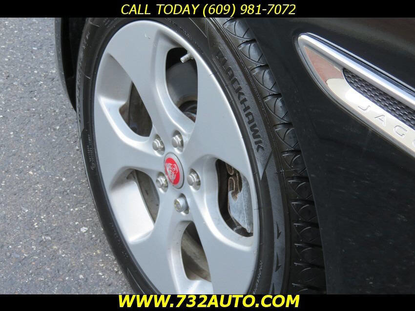 Used 2017 Jaguar XE image 22