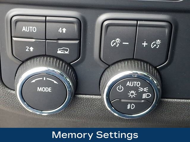 Used 2025 Chevrolet Suburban Premier AWD/4WD image 9