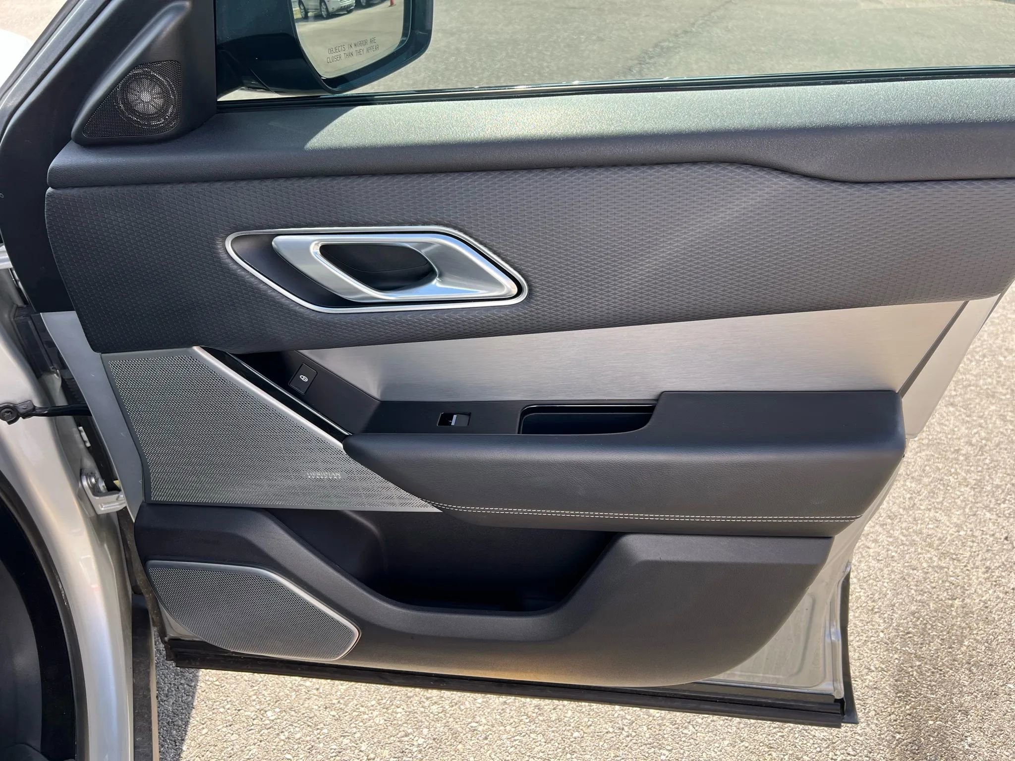 Used 2018 Land Rover Range Rover Velar R-Dynamic SE image 20