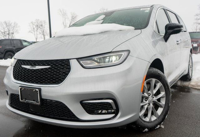 New 2026 Chrysler Pacifica Select image 1