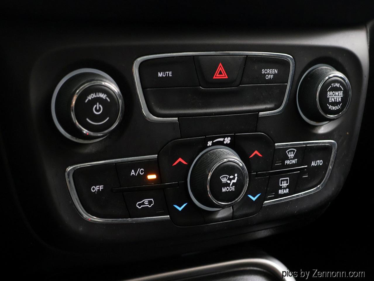 Used 2019 Jeep Compass Latitude FWD image 15