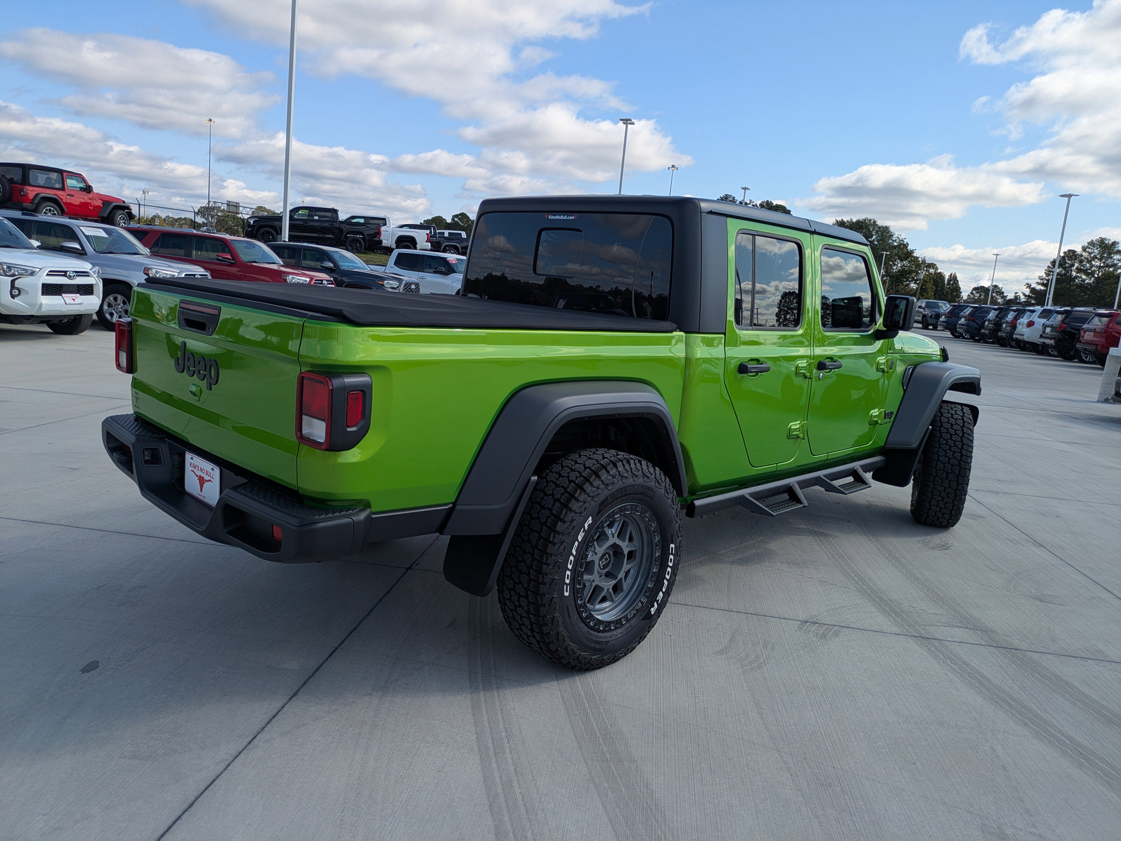 New 2025 Jeep Gladiator Sport image 8