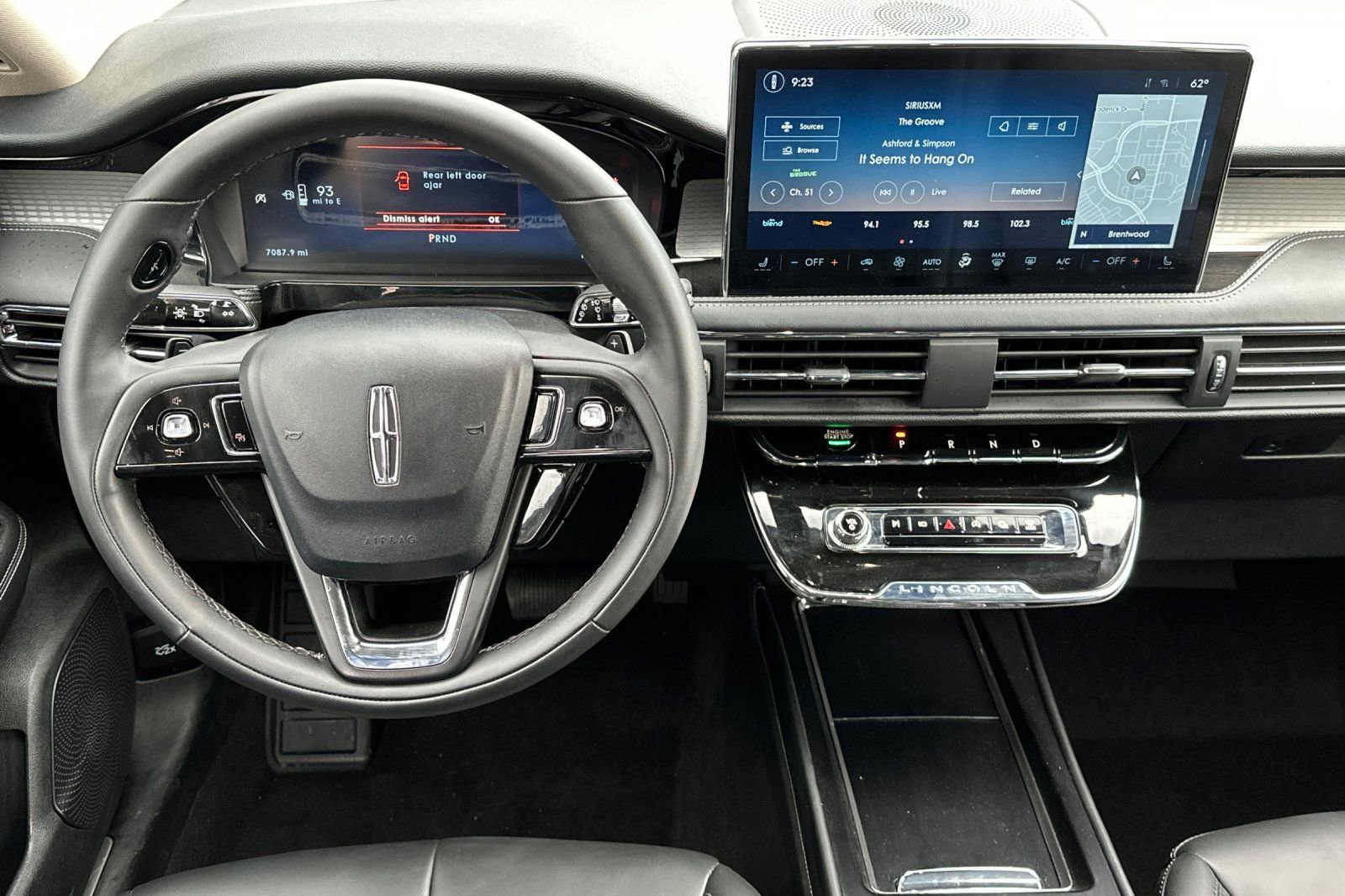 Used 2025 Lincoln Corsair FWD w/ Rear Removable Package Tray image 12