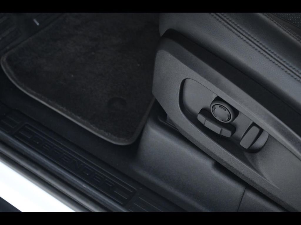 Used 2023 Land Rover Defender 110 S image 18