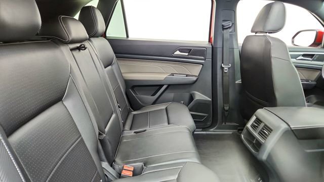 Used 2021 Volkswagen Atlas Cross Sport SE w/ Panoramic Sunroof Package image 24