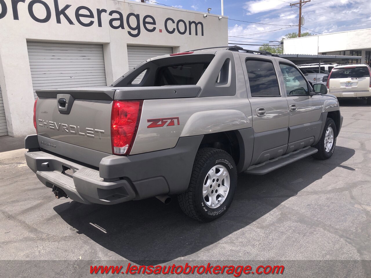 Used 2002 Chevrolet Avalanche 4x4 w/ Off-Road Suspension Pkg image 8