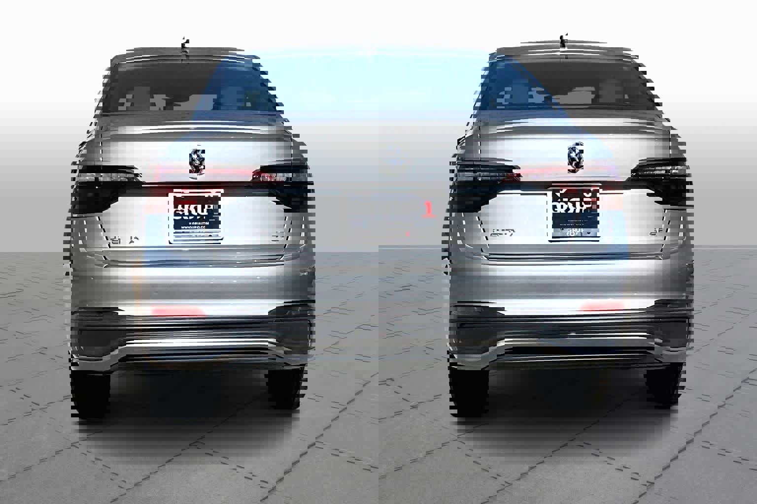 Used 2024 Volkswagen Jetta SE image 4