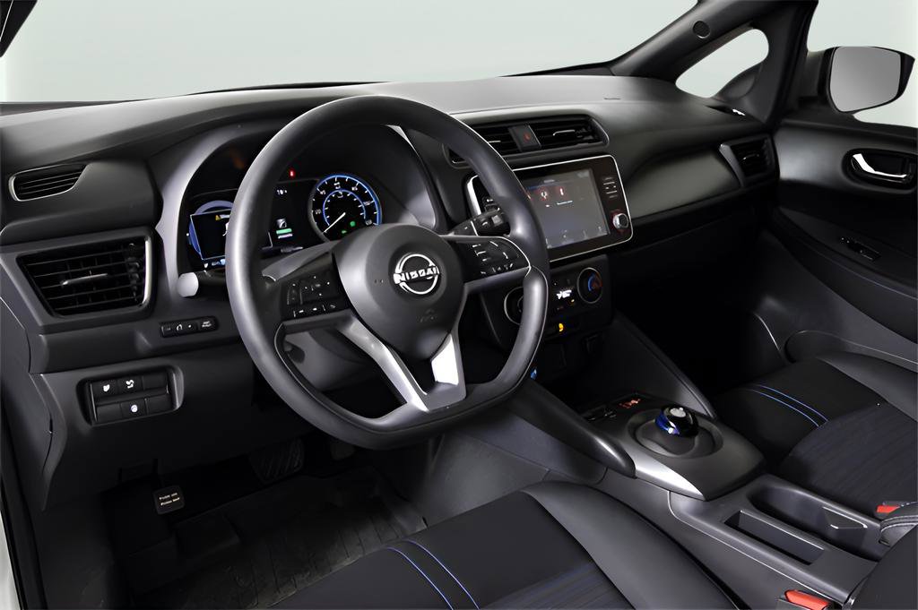 Used 2025 Nissan Leaf S image 14