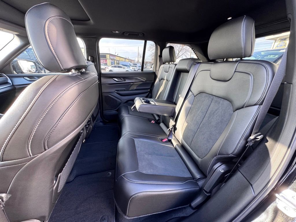 New 2025 Jeep Grand Cherokee Altitude AWD/4WD image 15