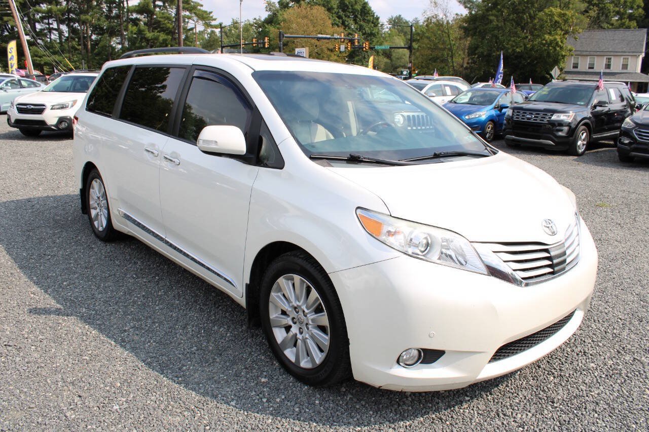 Used 2013 Toyota Sienna Limited w/ Premium Pkg FWD image 4
