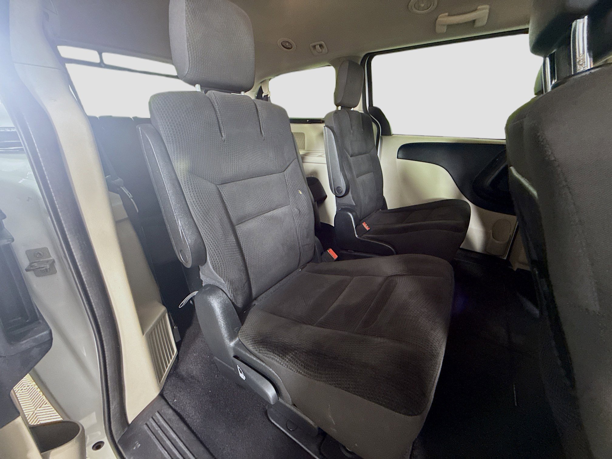 Used 2019 Dodge Grand Caravan SE image 26