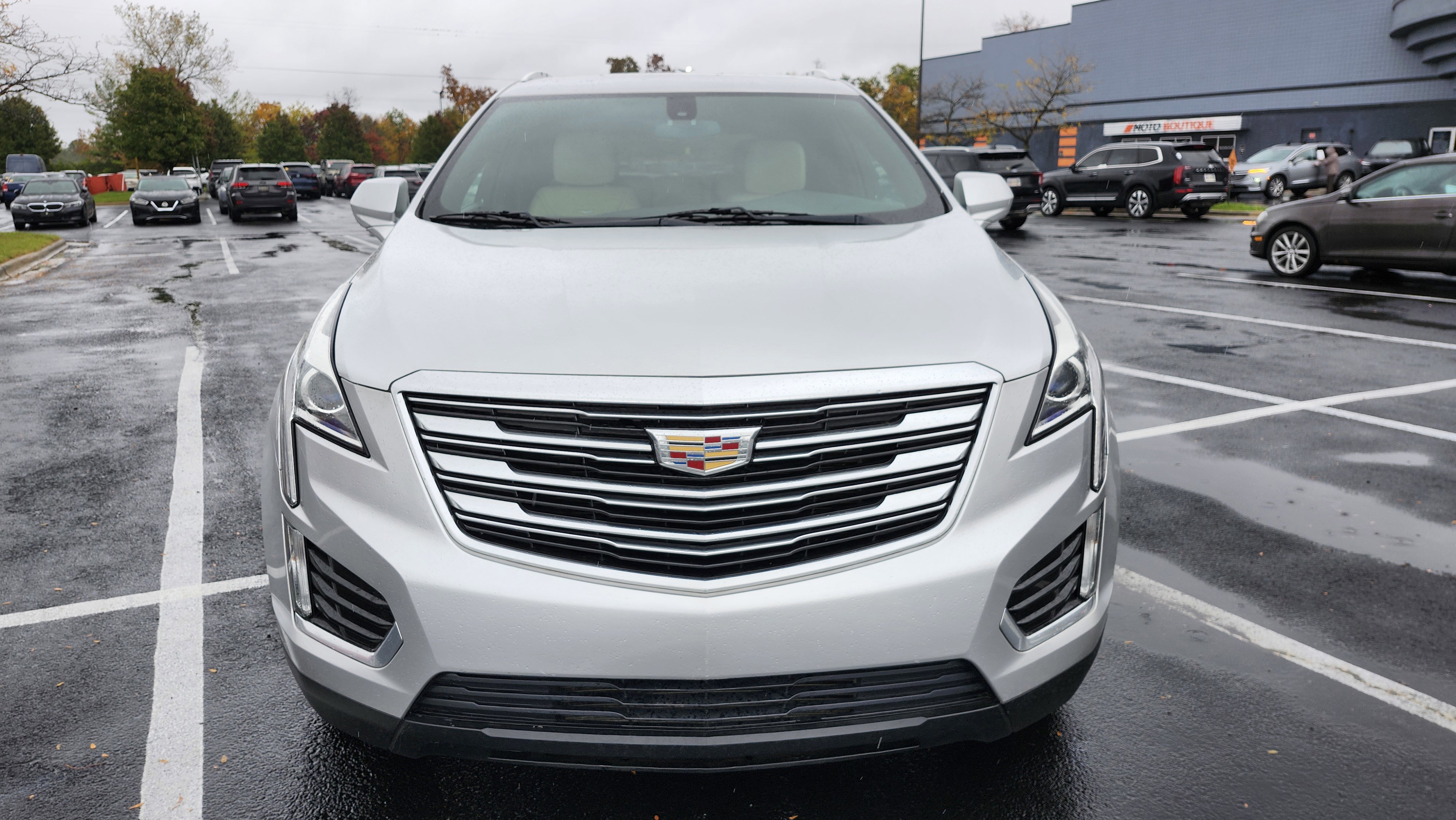 Used 2017 Cadillac XT5 FWD image 3