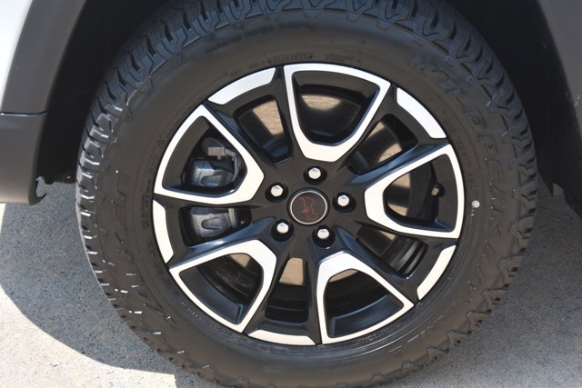 Used 2025 Jeep Compass Trailhawk AWD/4WD image 11